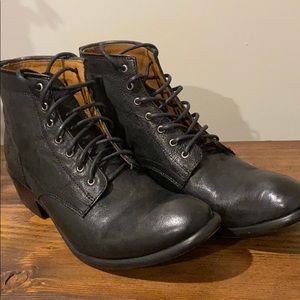 Frye Carson lace up